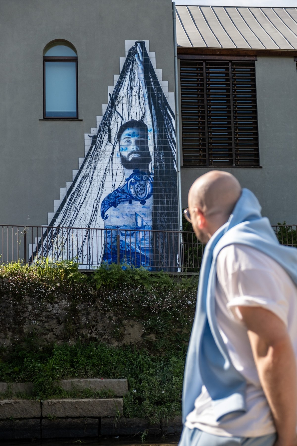 The fisherman mural by O Gringo, Ovar — photograph 2